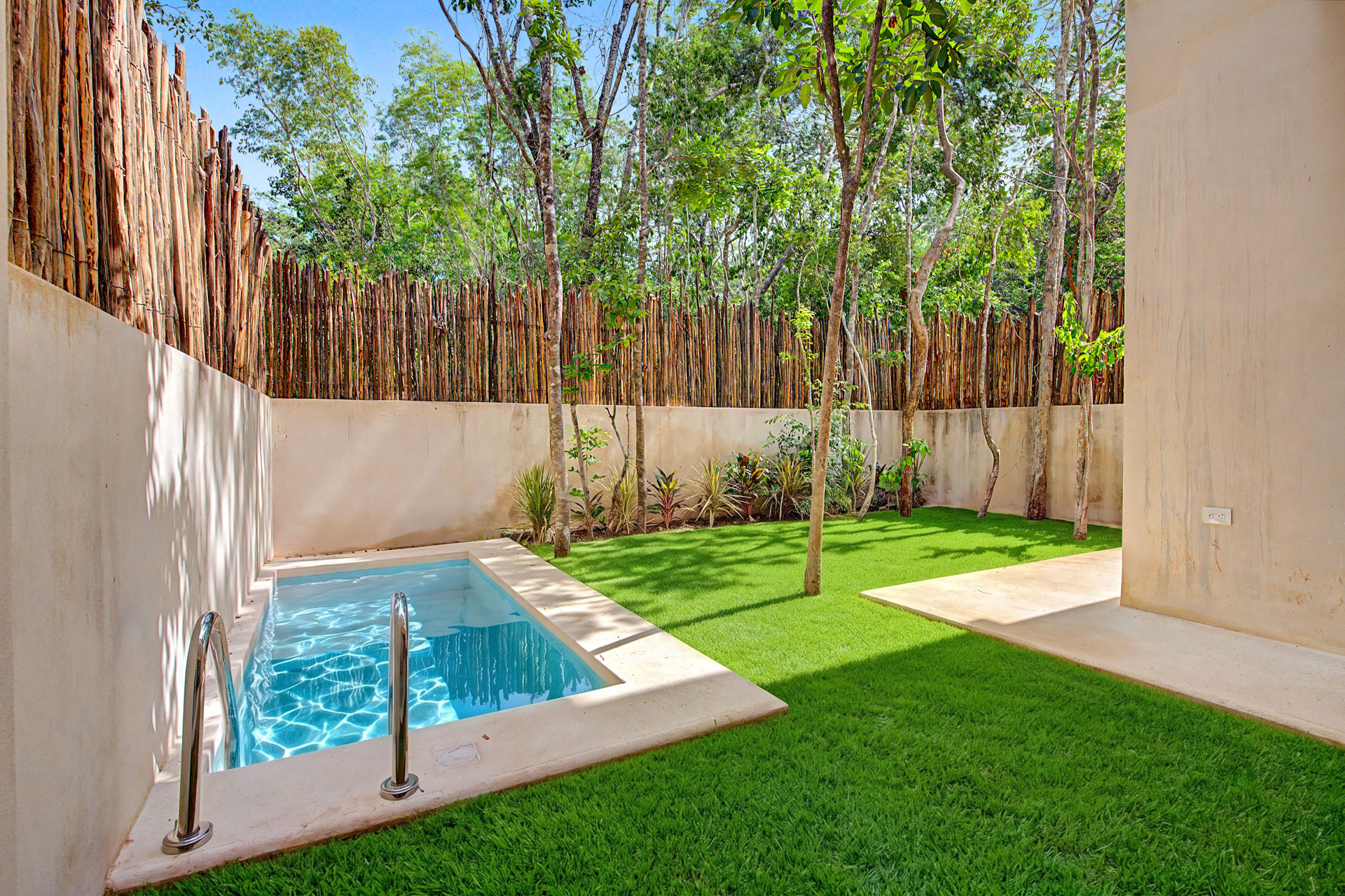 Private garden with plunge pool at a StellarResidences townhouse in Tulum Gardens